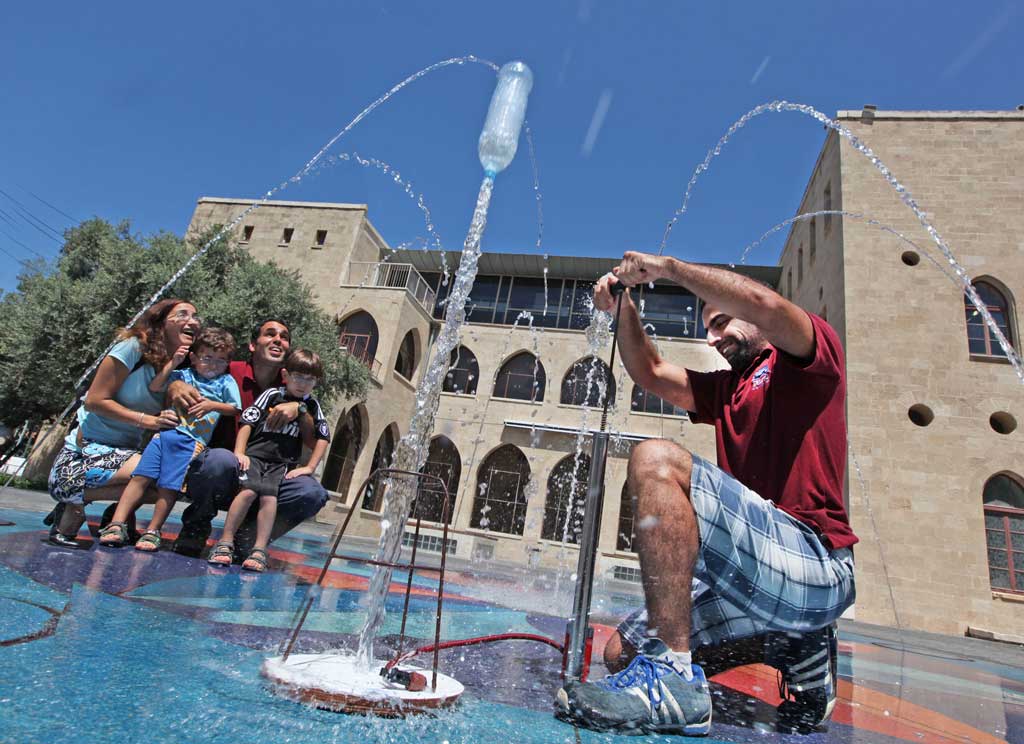 הדגמות מים בחג השבועות במדעטק - שיגור טיל מים