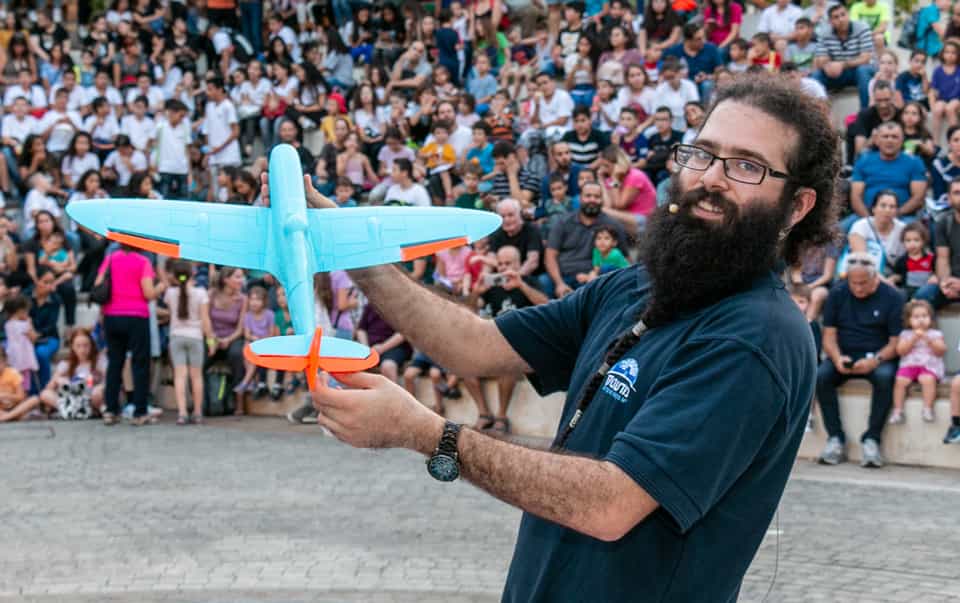מופע הדגמות מדעיות - מאיקרוס ועד אפולו - תולדות התעופה