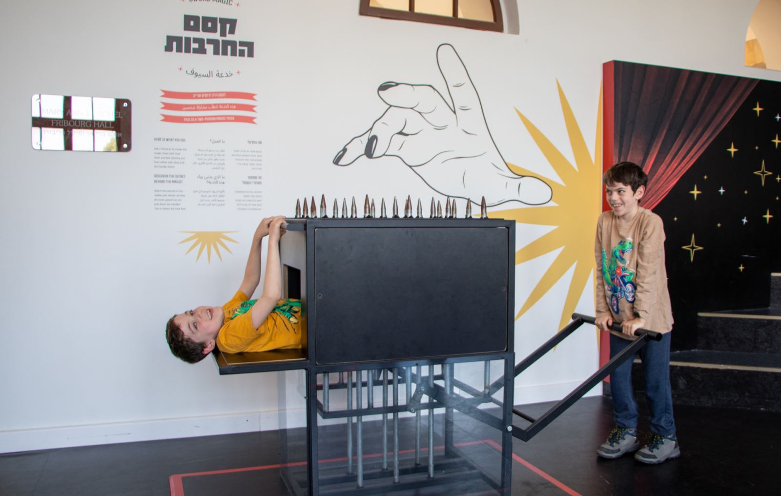 קסם החרבות - מאחורי ההוקוס פוקוס, תערוכת הקסמים במדעטק