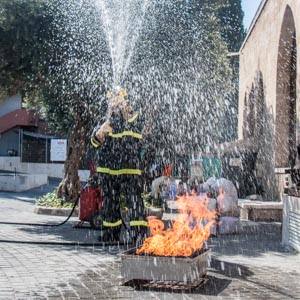 הדגמת אש ומים של המרכז הארצי לבטיחות אש